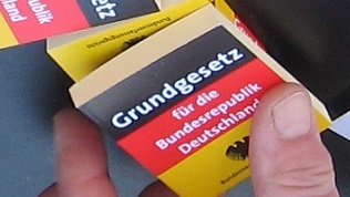 Grundgesetz_ Buch.jpg